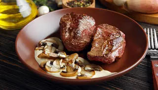 Lomo en Salsa de Champiñones